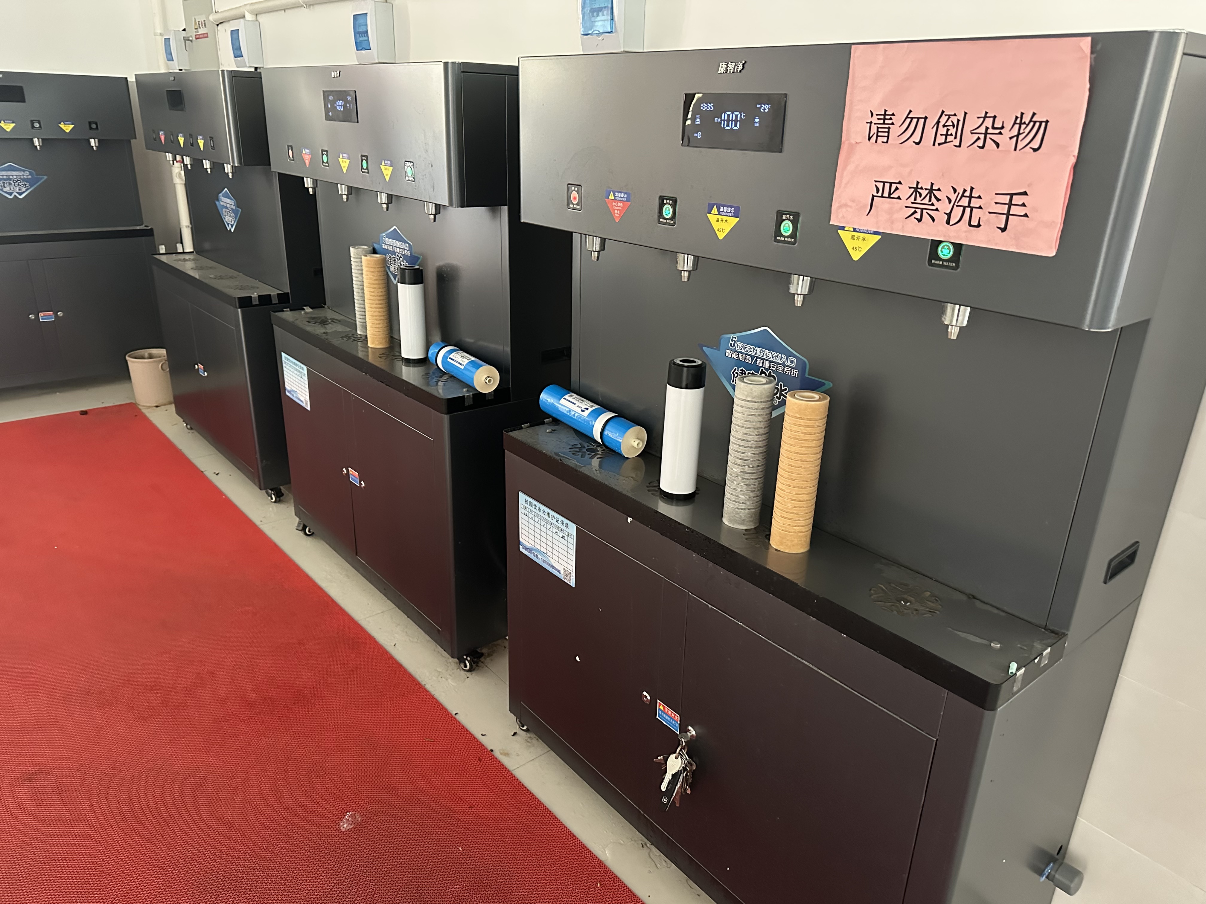 某中学 40 台 4 龙头饮水台项目现场图